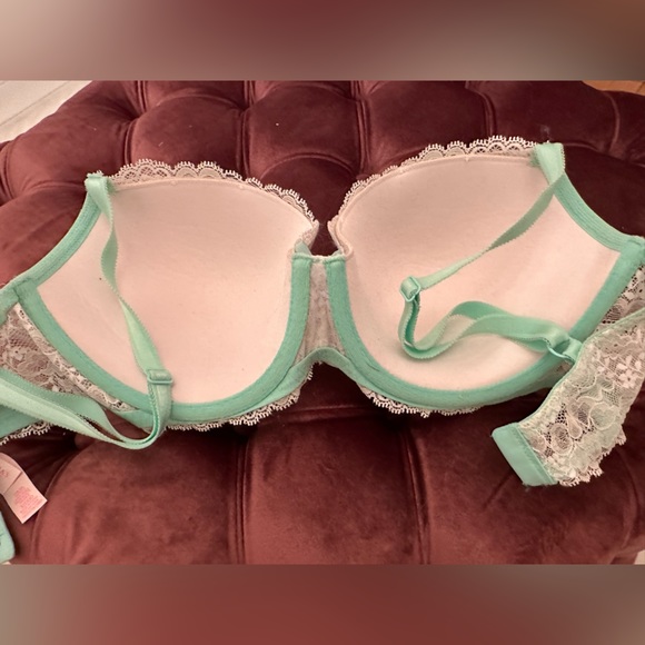 VS Bra - Picture 2 of 3